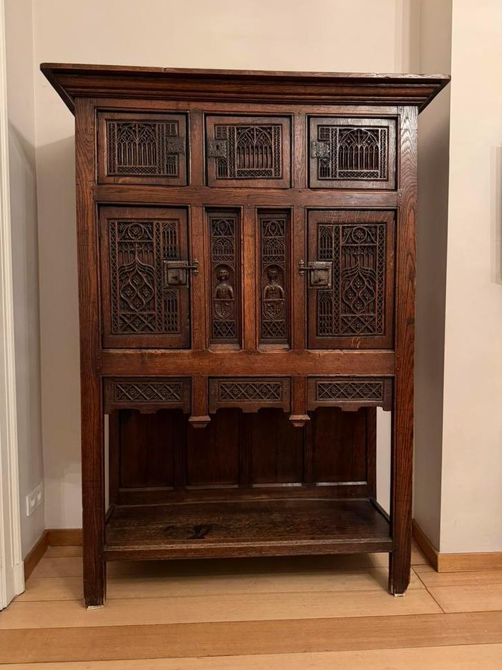 Prachtig antiek meubilair in gebeeldhouwd hout, Antiek en Kunst, Antiek | Meubels | Kasten, Ophalen