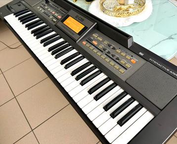 ROLAND E-09  arranger top staat!! beschikbaar voor biedingen