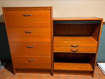 2 stevige houten burea kasten beschikbaar voor biedingen