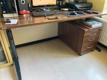 Assmann bureau (tafel met 2 ladekasten) beschikbaar voor biedingen