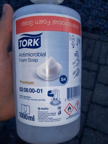 44 zeepflessen tork 52080001 plus dispenser beschikbaar voor biedingen