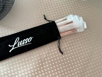 Lusso eetstokjes beschikbaar voor biedingen