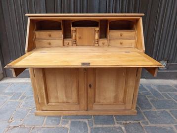Mooi dressoir/bureau beschikbaar voor biedingen