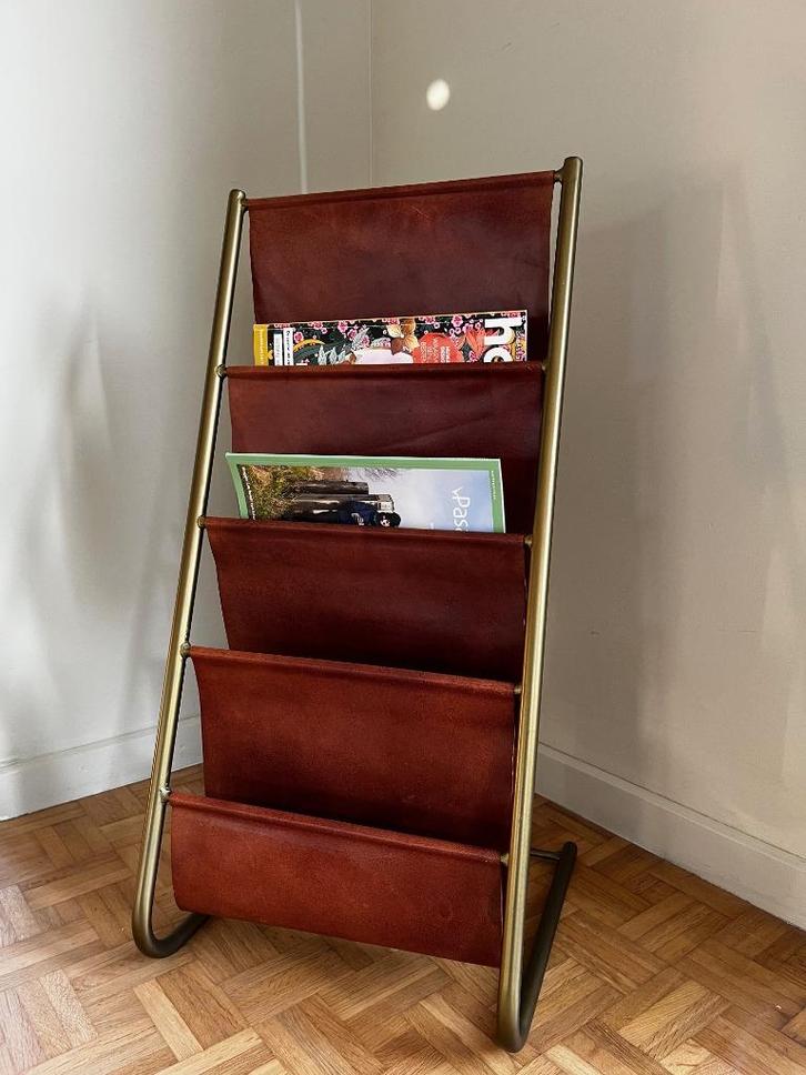 Vintage design krantenbak magazine tijdschrift organizer, Huis en Inrichting, Woonaccessoires | Krantenbakken en Lectuurbakken
