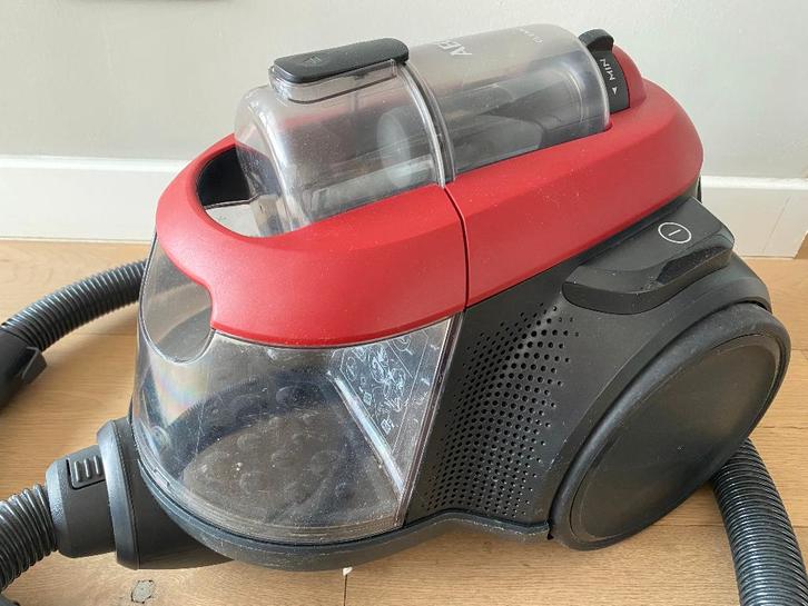 AEG Stofzuiger zonder zak voor harde vloeren en tapijten, Elektronische apparatuur, Stofzuigers, Zo goed als nieuw, Stofzuiger