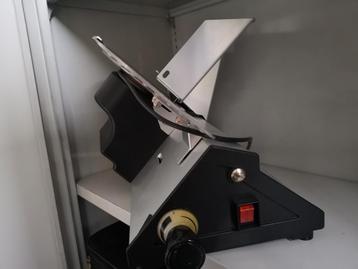 Brood snijmachine domo beschikbaar voor biedingen