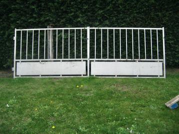 wit metalen hek 3,50 m 1,20 m hoog beschikbaar voor biedingen