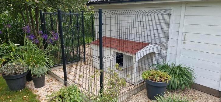 3D draadpaneel, palen en deur  voor hondenhok of kippenren., Immo, Appartementen en Studio's te huur