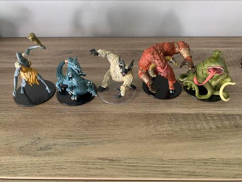 Figurines Dungeons & Dragons D&D Wizkids - Base 7,5 cm, Hobby en Vrije tijd, Modelbouw | Figuren en Diorama's, Zo goed als nieuw