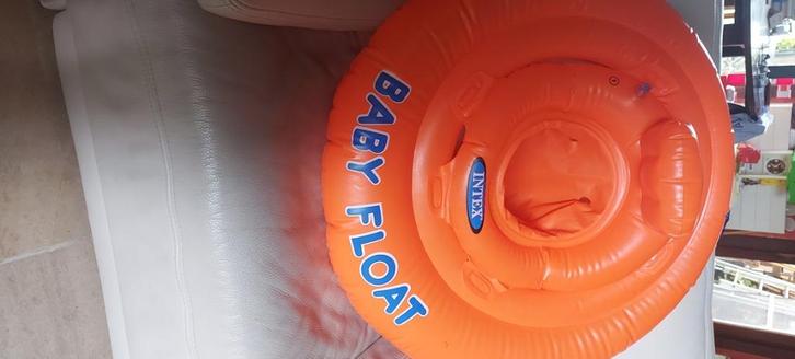 zwemband baby intex Baby float  en 2 zwembandjes, Enfants & Bébés, Vêtements de bébé | Maillots de bain pour bébés, Comme neuf