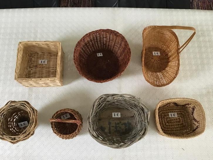 12 mandjes aan slechts 1 euro per mandje, Huis en Inrichting, Woonaccessoires | Schalen en Manden, Zo goed als nieuw, Ophalen of Verzenden