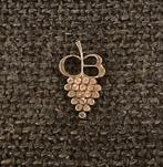 PIN - DRUIVEN - RAISINS - GRAPES, Envoi, Utilisé, Autres sujets/thèmes, Insigne ou Pin's