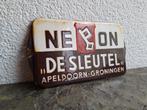 Emaille deurpostje Neon De Sleutel, Ophalen of Verzenden, Gebruikt, Reclamebord
