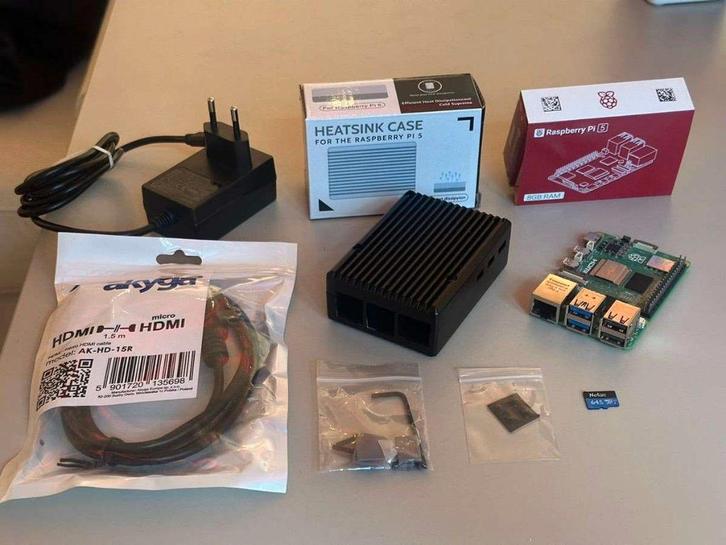 Raspberry Pi 5 8gb Starter Set - Case, HDMI, 64GB SD, Computers en Software, Overige Computers en Software, Zo goed als nieuw
