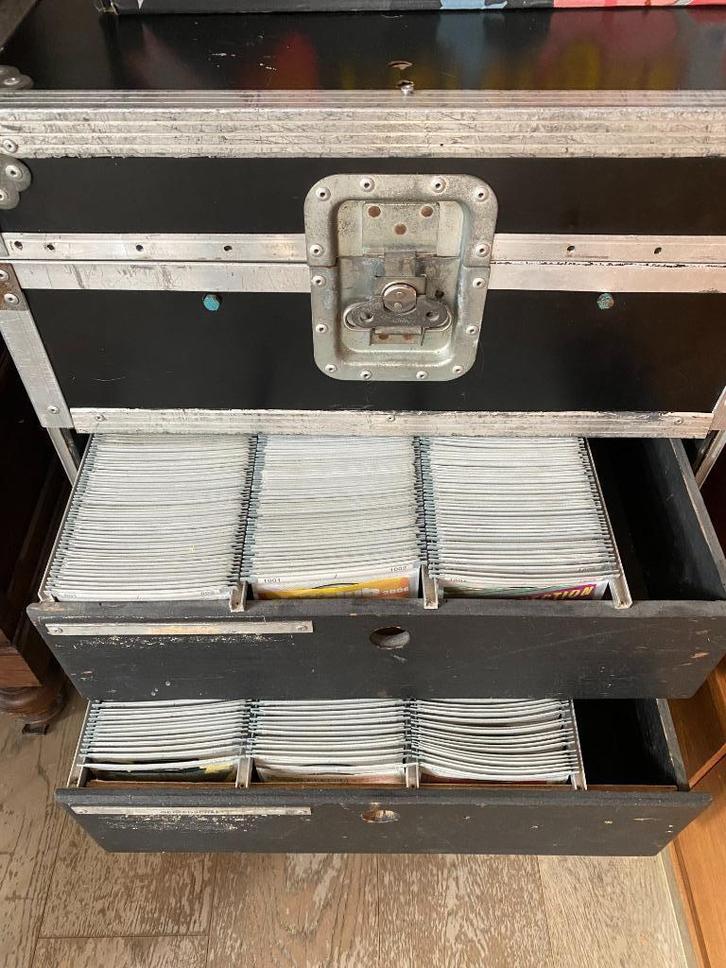 CD FLIGHTCASE MET 2000 CDS, Cd's en Dvd's, Cd's | Pop, Gebruikt, Ophalen