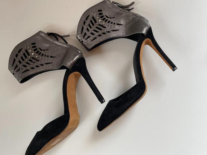 ZGAN stiletto's Iro Zwart suede en metallic leder mt 40, Kleding | Dames, Schoenen, Zo goed als nieuw, Schoenen met hoge hakken