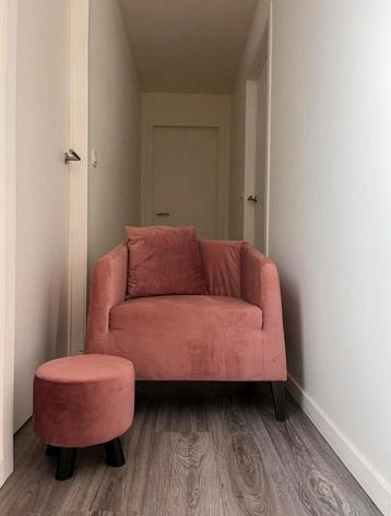 Recor Fauteuil met poefje velours roze beschikbaar voor biedingen