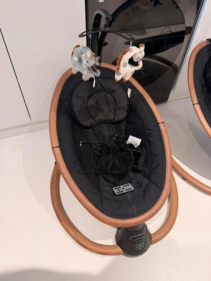 2 X Qute elektrische babyschommel woody black, Kinderen en Baby's, Wipstoeltjes, Zo goed als nieuw, Schommelstoel, Overige merken