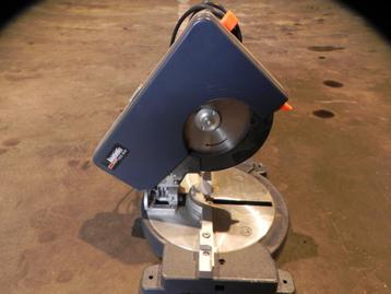 Afkort zaagmachine met blad Ø 180  beschikbaar voor biedingen