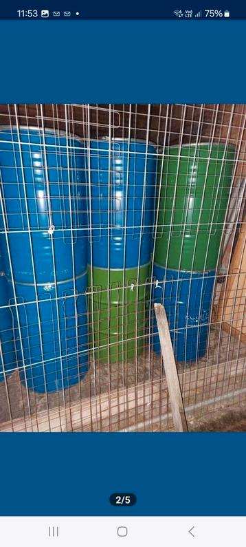 Metalen olievaten   beschikbaar voor biedingen