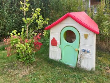 Kinderhuisje van plastiek beschikbaar voor biedingen
