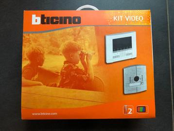 Bticino videofoon kit inbouw (368811) – ongebruikt beschikbaar voor biedingen