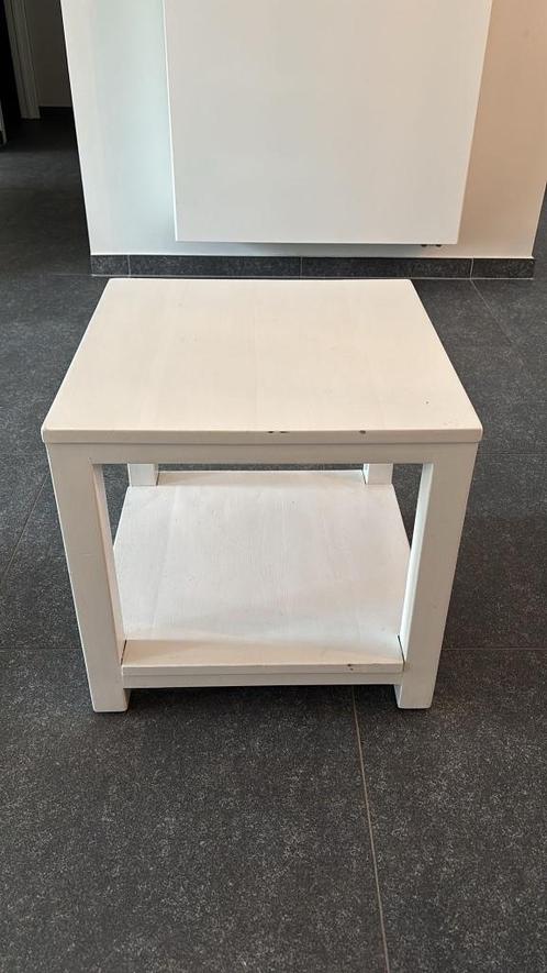 Witte houten bijzettafel / salontafeltje met legplank, Huis en Inrichting, Tafels | Bijzettafels, Zo goed als nieuw, Vierkant