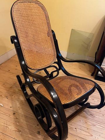 Schommelstoel - Thonet model beschikbaar voor biedingen