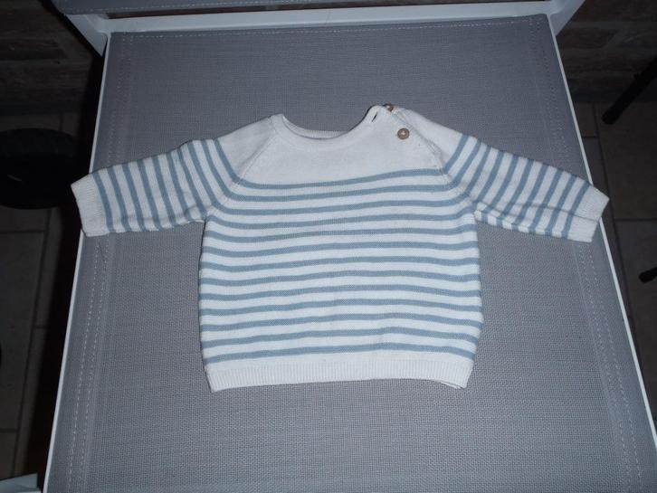 babysweater maat 50, Kinderen en Baby's, Babykleding | Maat 50, Zo goed als nieuw, Jongetje of Meisje, Truitje of Vestje, Ophalen of Verzenden