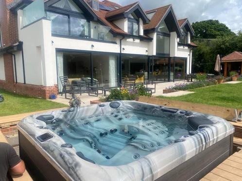 Neuf remise -40%jacuzzi éfficace avec jusqu'à 160 jets, Tuin en Terras, Vijvers, Nieuw, Ophalen