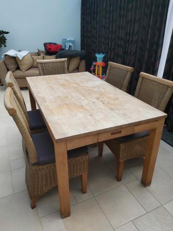Teak eettafel met stoelen voor 6 personen beschikbaar voor biedingen