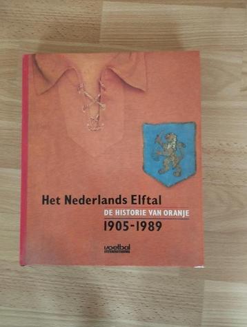 voetbalboek De Historie van Oranje 1905-1989 beschikbaar voor biedingen