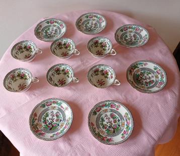 Set 6 vintage Aynsley Bone China theekopjes en schoteltjes beschikbaar voor biedingen