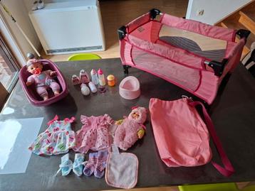 Pop met accessoires  beschikbaar voor biedingen