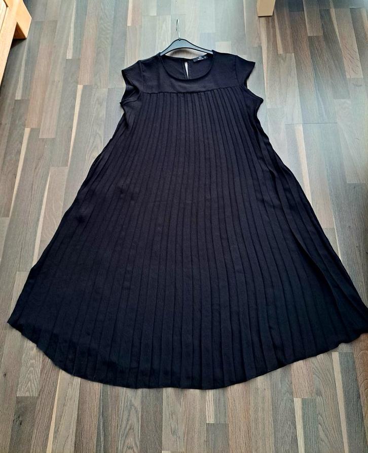 Zwarte plissé jurk,  mt 40, Kleding | Dames, Jurken, Zo goed als nieuw, Maat 38/40 (M), Zwart, Ophalen of Verzenden