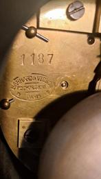 Barrard & Vignon  paris pendule onder stolp met 2 kandelaars, Antiek en Kunst, Antiek | Klokken, Ophalen