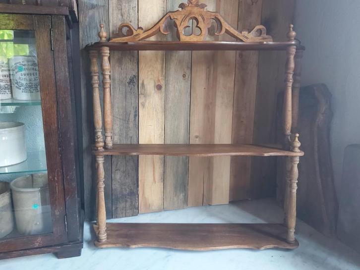 Charmant oud frans houten rek / regaal, mooie uitsnijding, Antiek en Kunst, Curiosa en Brocante, Ophalen