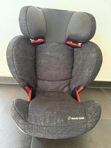 Maxi cosi rodifix met beschermhoes beschikbaar voor biedingen