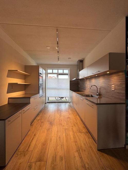 Nette Rechte Keuken + Wandkast + Apparatuur + GEDEMONTEERD, Huis en Inrichting, Keuken | Complete keukens, Composiet, Ophalen of Verzenden
