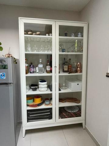 Vitrine / vaisselier  beschikbaar voor biedingen