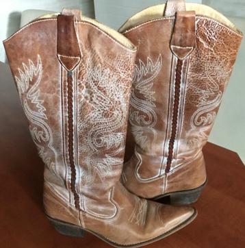 Bruine laarzen beschikbaar voor biedingen