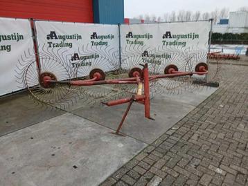 Hooiacrobaat beschikbaar voor biedingen