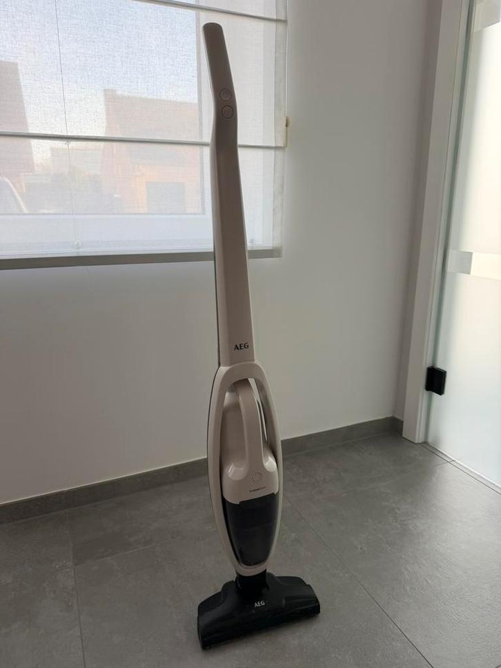 AEG Stofzuiger 3000, Electroménager, Aspirateurs, Utilisé, Aspirateur, Moins de 1 200 watts, Réservoir, Enlèvement