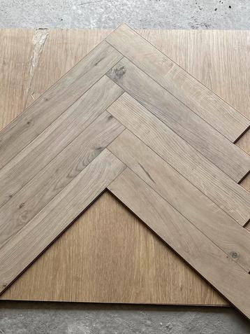 80m2 gelamineerd parket nieuw chevron/batton kapot beschikbaar voor biedingen