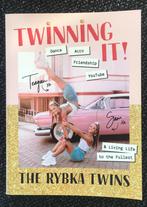 Twinning it - The rybka Twins, Ophalen of Verzenden