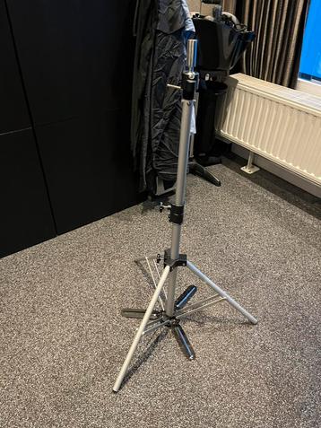 Statief voor oefenhoofd beschikbaar voor biedingen