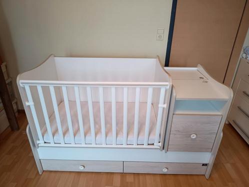 Lorelli Trend Plus combi ledikant 5 in 1 + schommel functie, Kinderen en Baby's, Kinderkamer | Bedden, Gebruikt, Matras, Ophalen