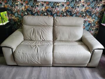 Lederen salon tweezit met relax beschikbaar voor biedingen