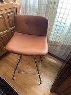 Cognac lederen barkruk met rug op chromé poten met steun, Huis en Inrichting, Barkrukken, Ophalen, Met voetsteun, 60 tot 90 cm