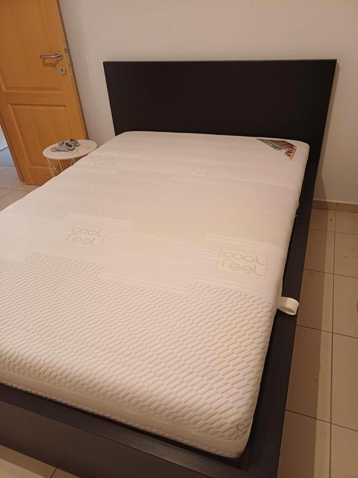 Malm 140/200 verstelbare bedbodem + nieuw plum'art matras, Huis en Inrichting, Slaapkamer | Matrassen en Bedbodems, Bedbodem